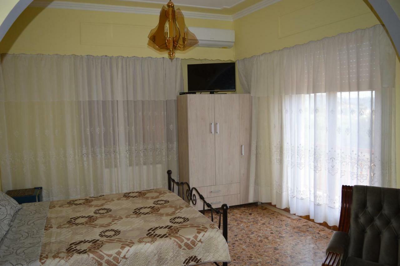 Anita'S Hosting Apartment Kalamata Exterior photo